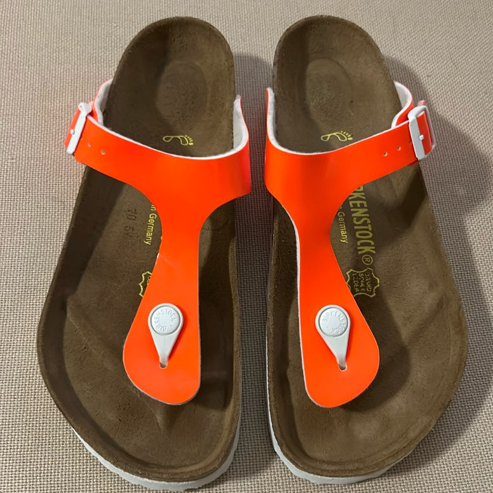 Birkenstock Gizeh thong sandal rare neon orange patent leather new never worn